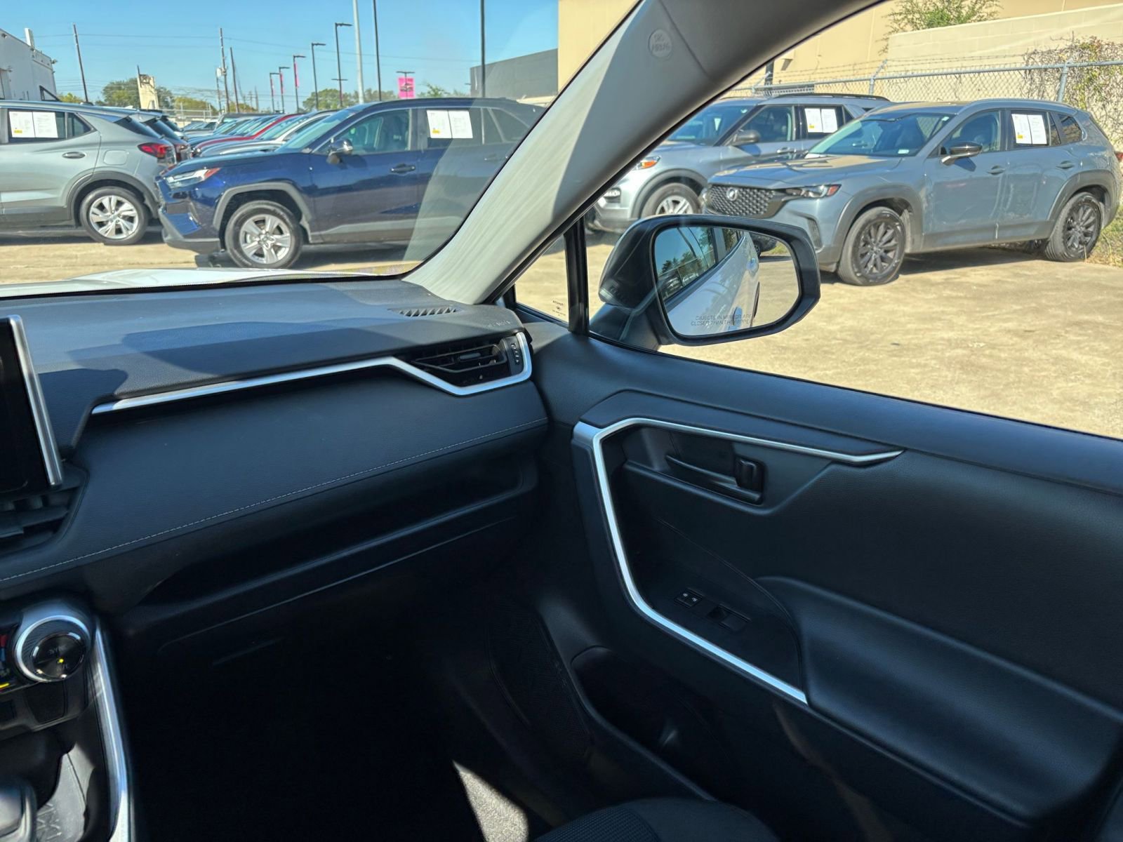 Thumbnail: 2025 Toyota RAV4 - 34