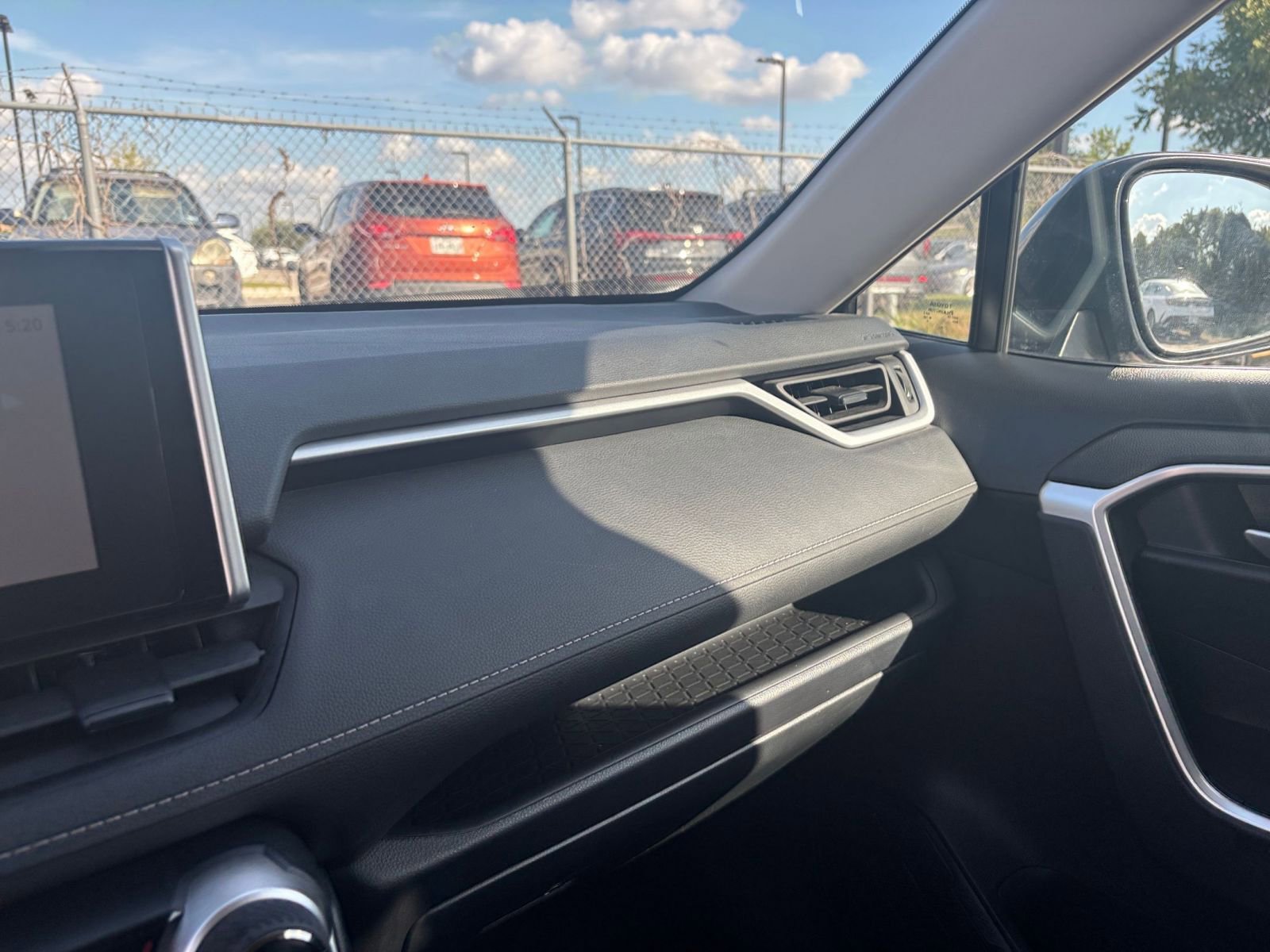 Thumbnail: 2025 Toyota RAV4 - 33