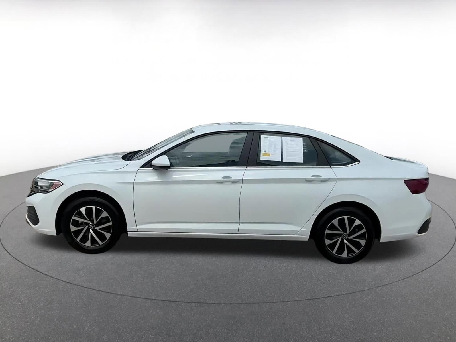 Thumbnail: 2024 Volkswagen Jetta - 9