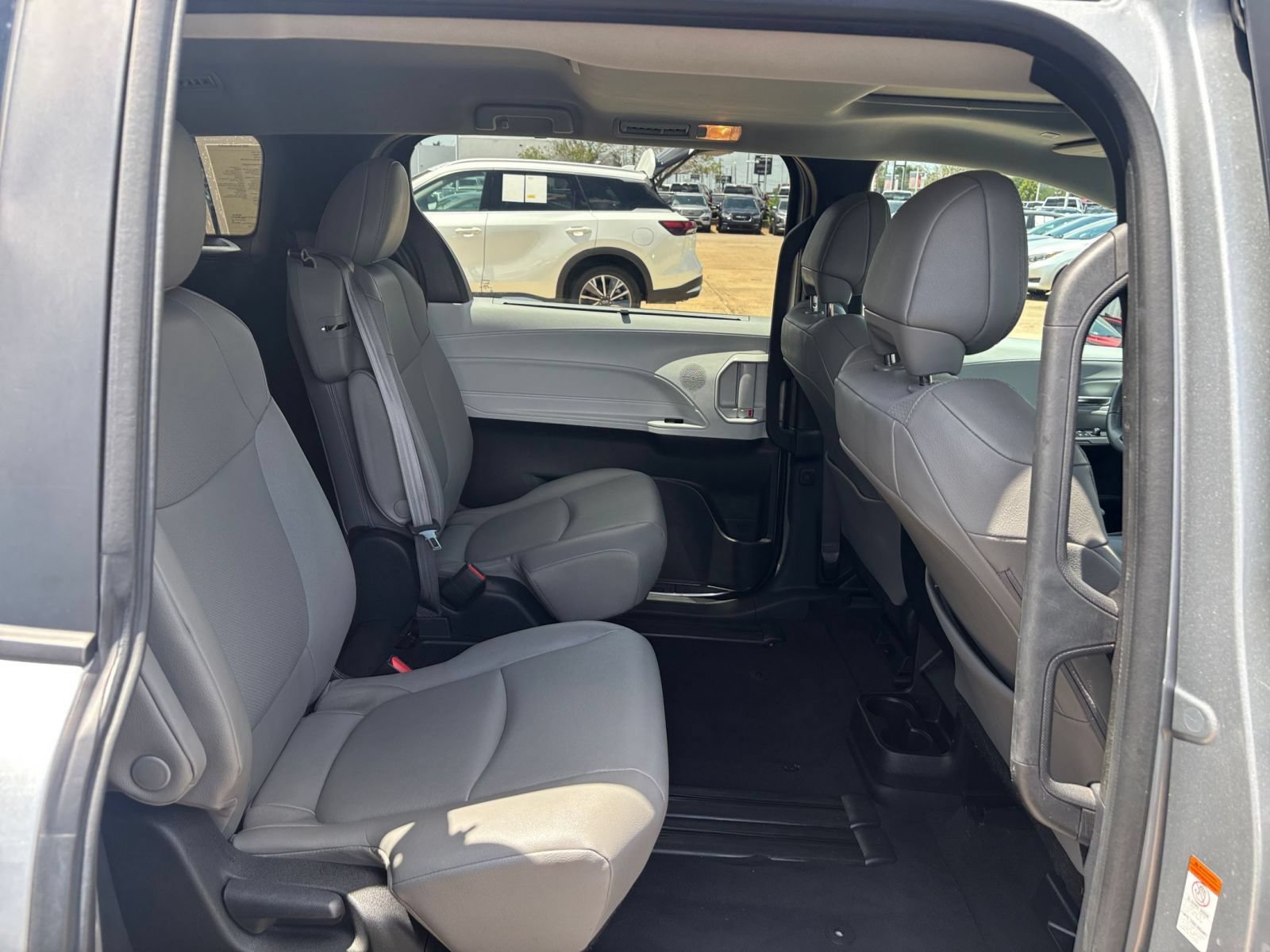 Thumbnail: 2025 Toyota Sienna - 27