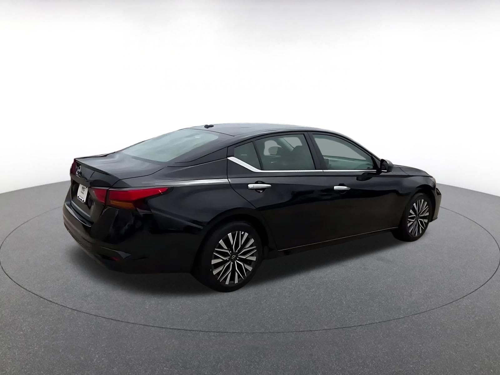 Thumbnail: 2025 Nissan Altima - 15