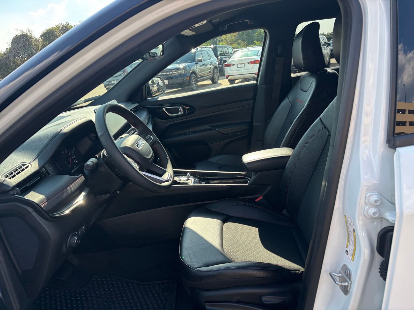 Thumbnail: 2025 Jeep Compass - 25