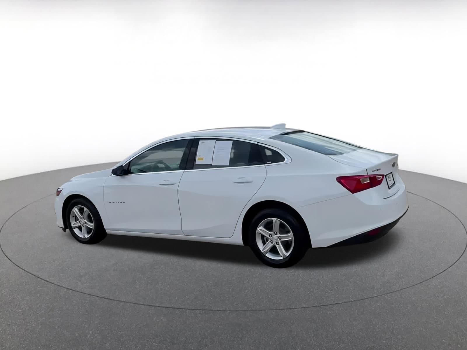 Thumbnail: 2024 Chevrolet Malibu - 10