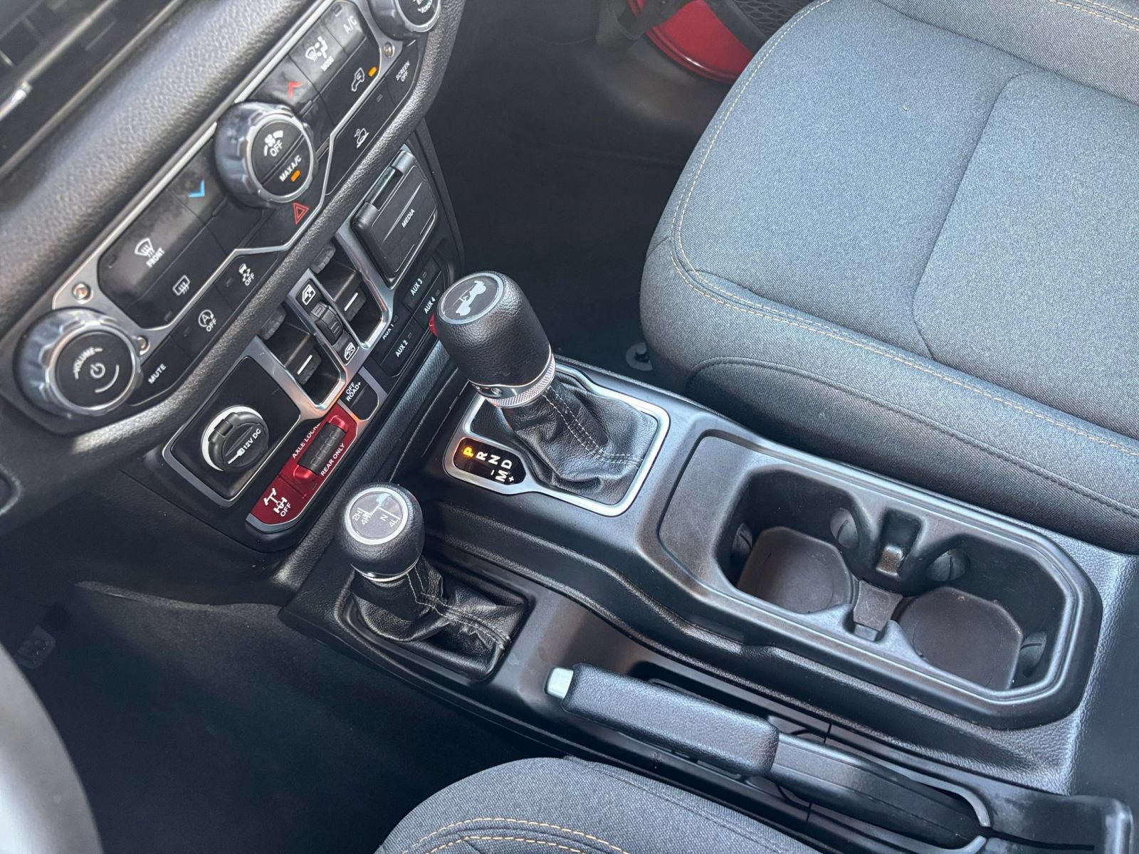 Thumbnail: 2025 Jeep Wrangler - 34