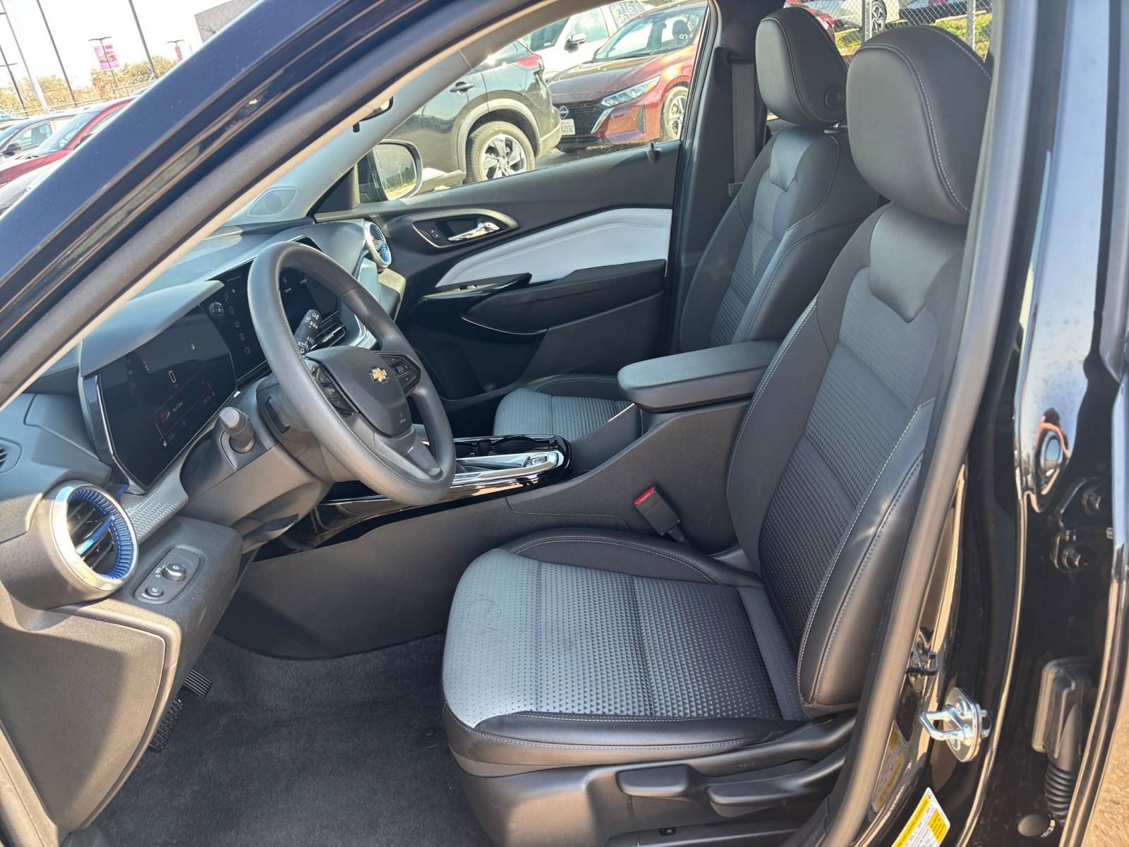 Thumbnail: 2025 Chevrolet Trax - 25