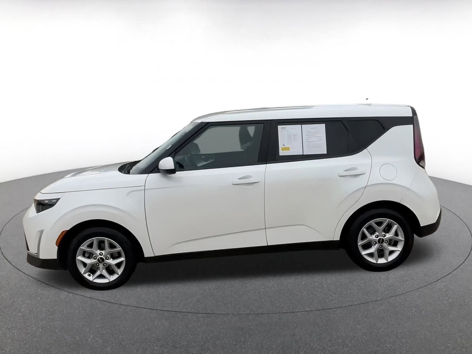 Thumbnail: 2023 Kia Soul - 9