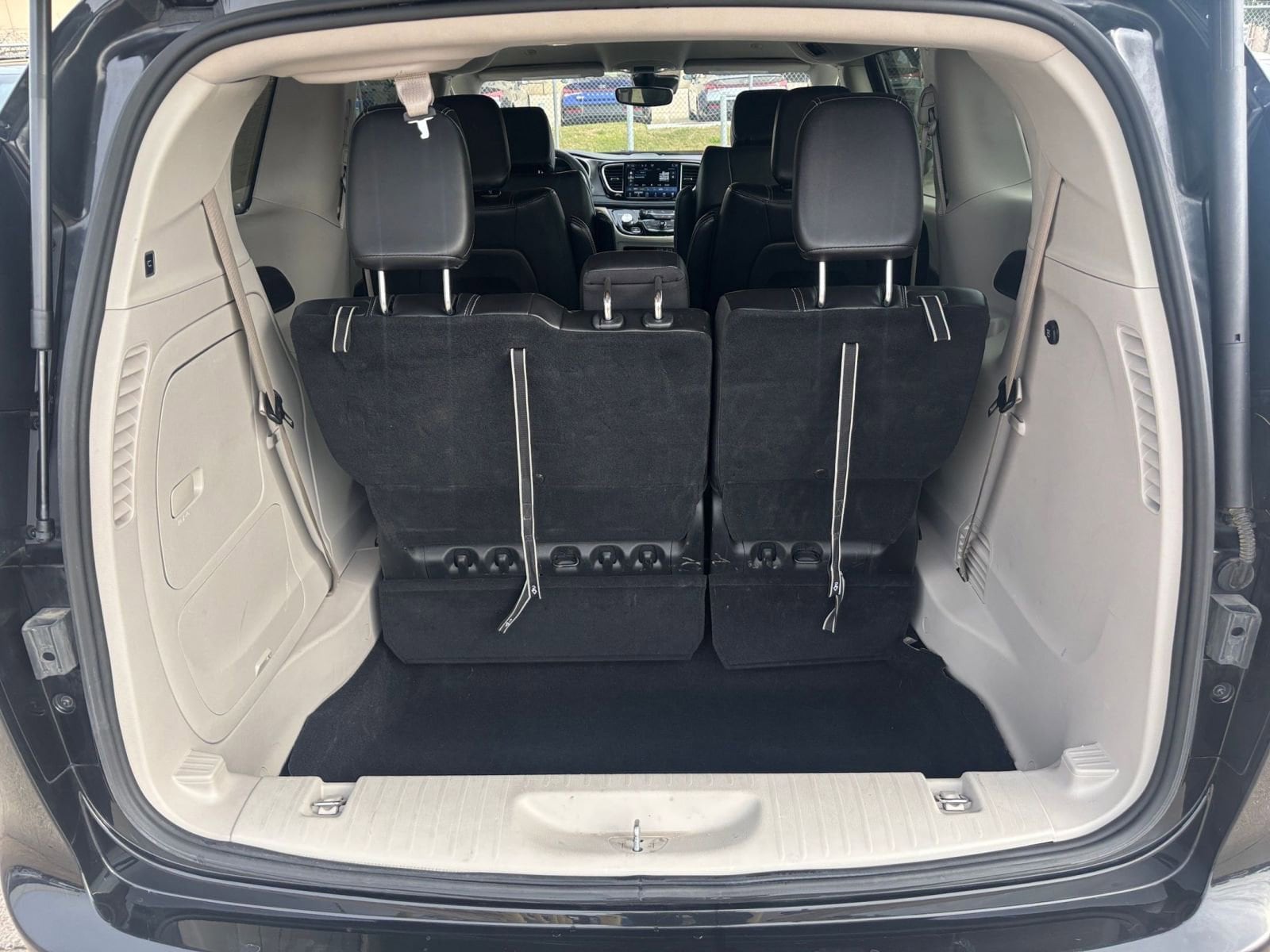 Thumbnail: 2023 Chrysler Pacifica - 32