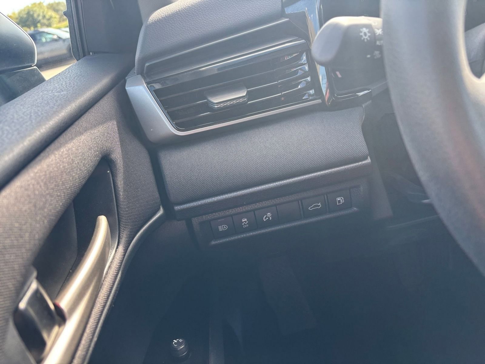 Thumbnail: 2025 Toyota Camry - 33