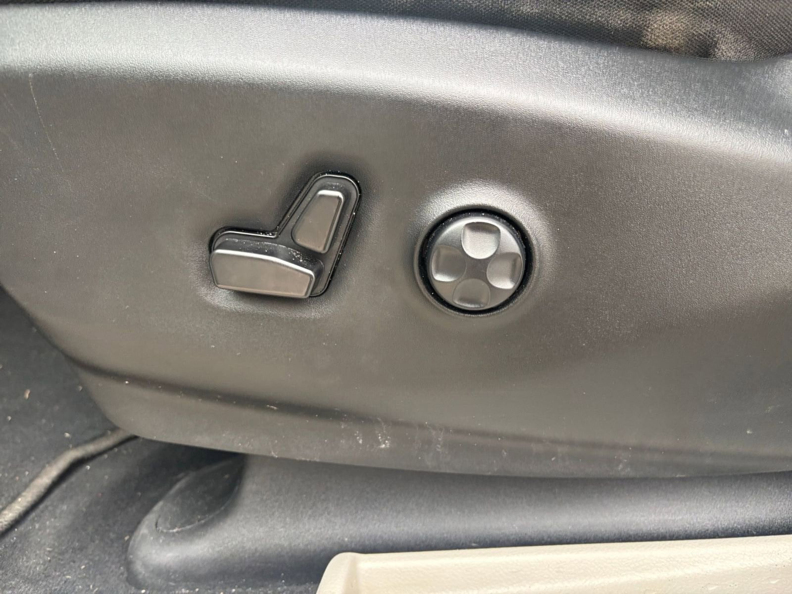 Thumbnail: 2023 Chrysler Voyager - 22