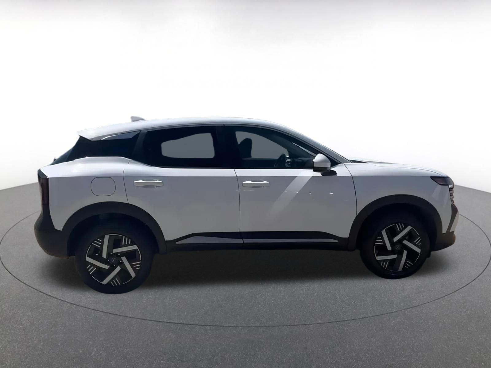 Thumbnail: 2025 Nissan Kicks - 16