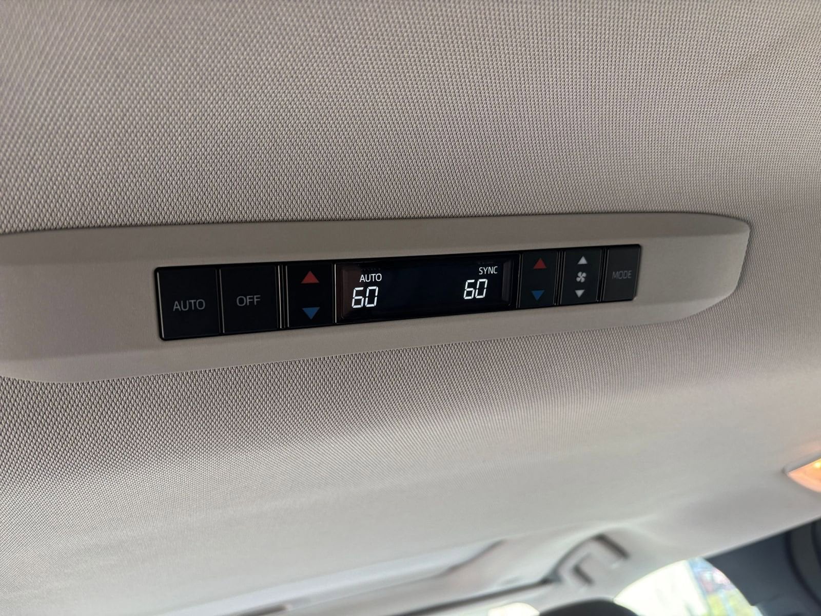 Thumbnail: 2025 Toyota Sienna - 28