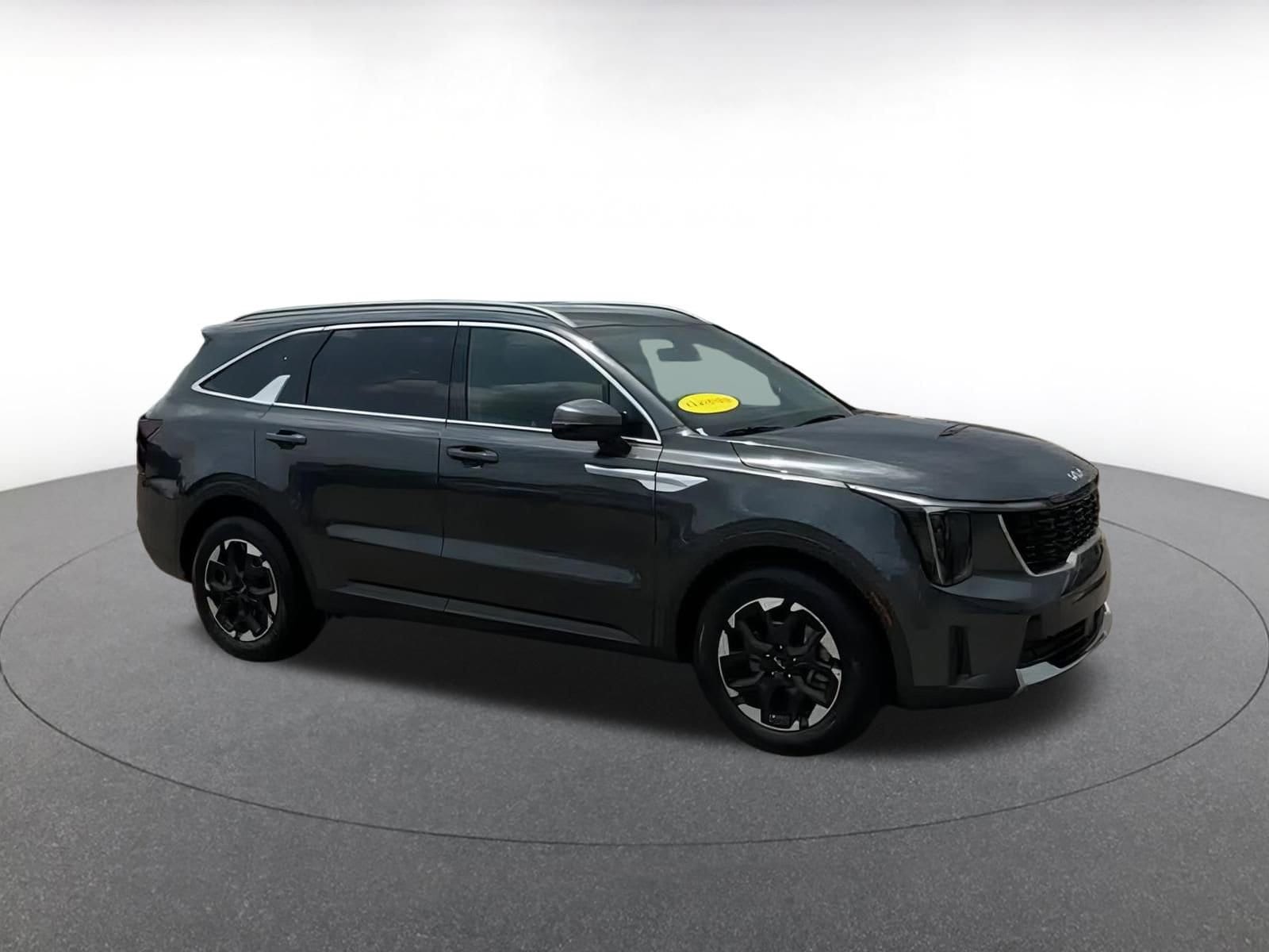 2024 Kia Sorento S 2