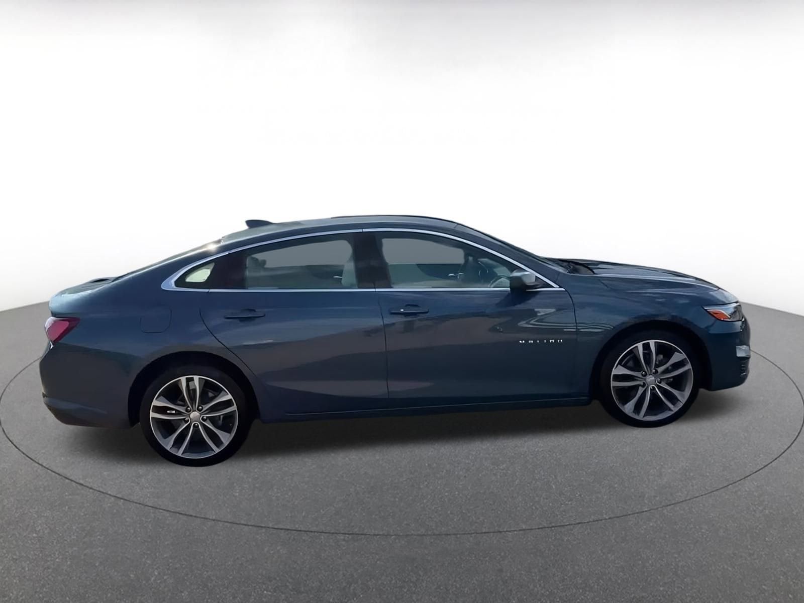 Thumbnail: 2024 Chevrolet Malibu - 9