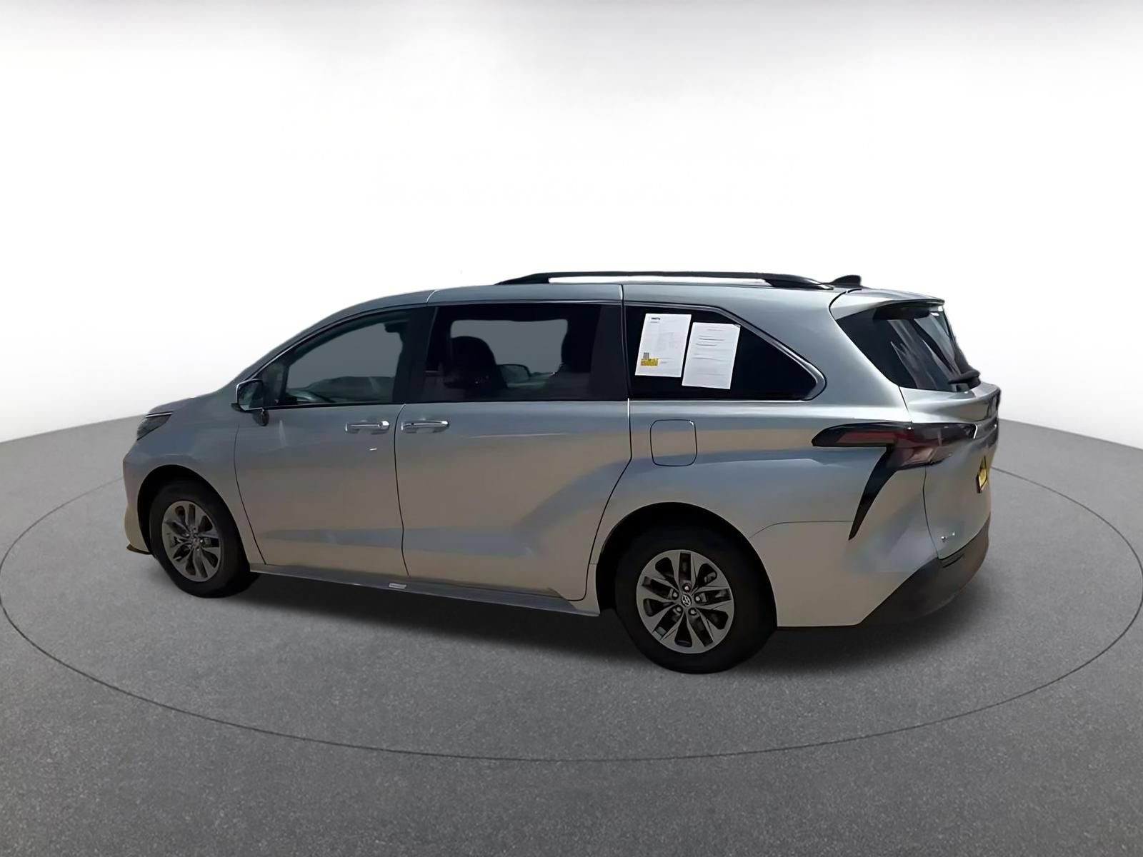 Thumbnail: 2025 Toyota Sienna - 10