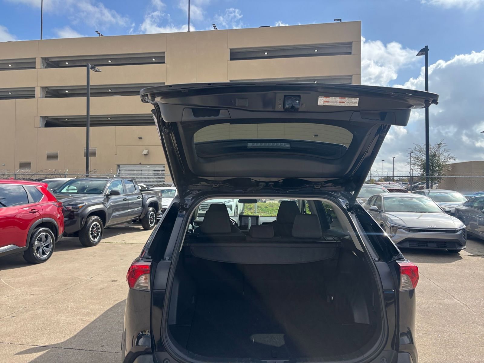 Thumbnail: 2025 Toyota RAV4 - 31