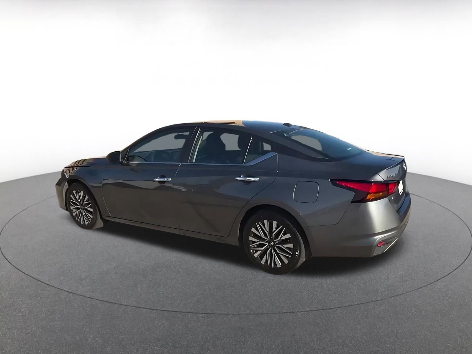 Thumbnail: 2025 Nissan Altima - 10