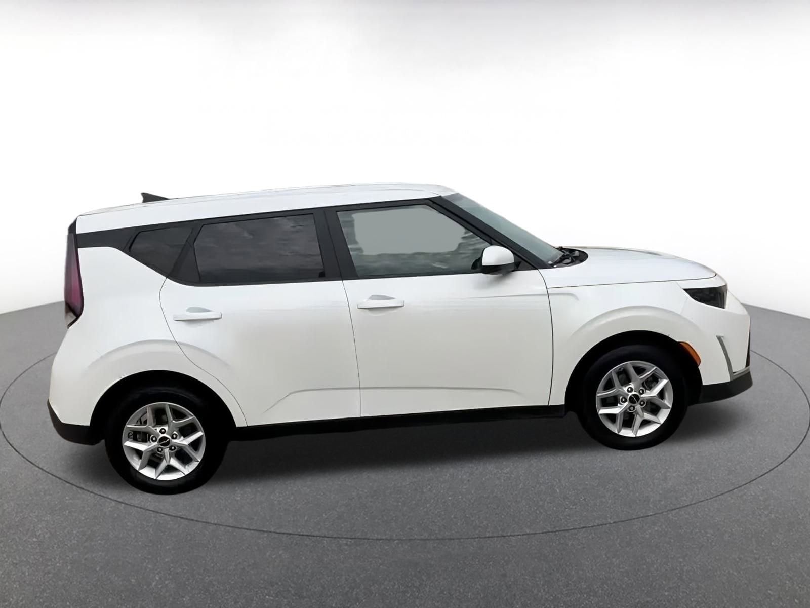 Thumbnail: 2023 Kia Soul - 16