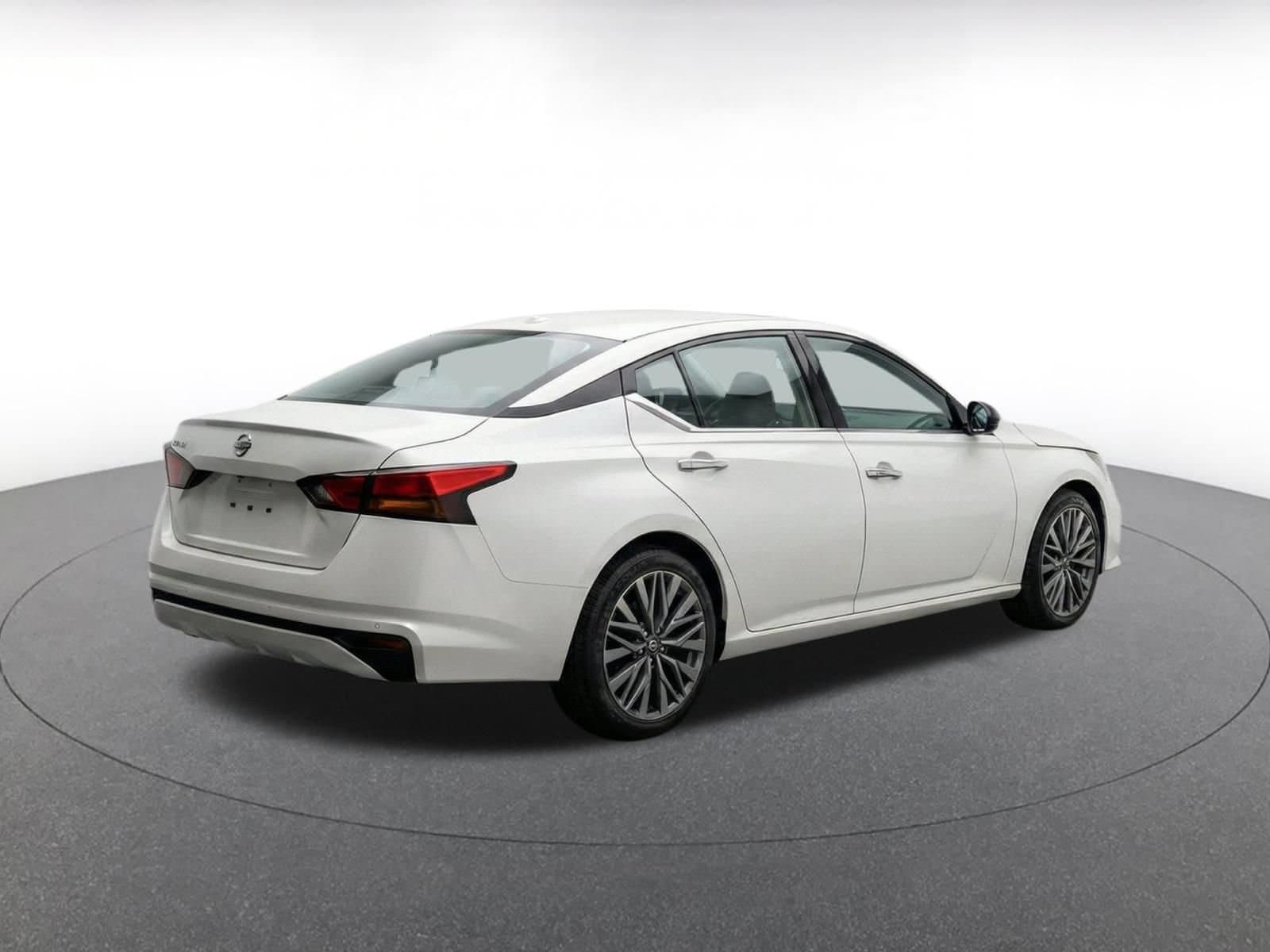 Thumbnail: 2025 Nissan Altima - 10