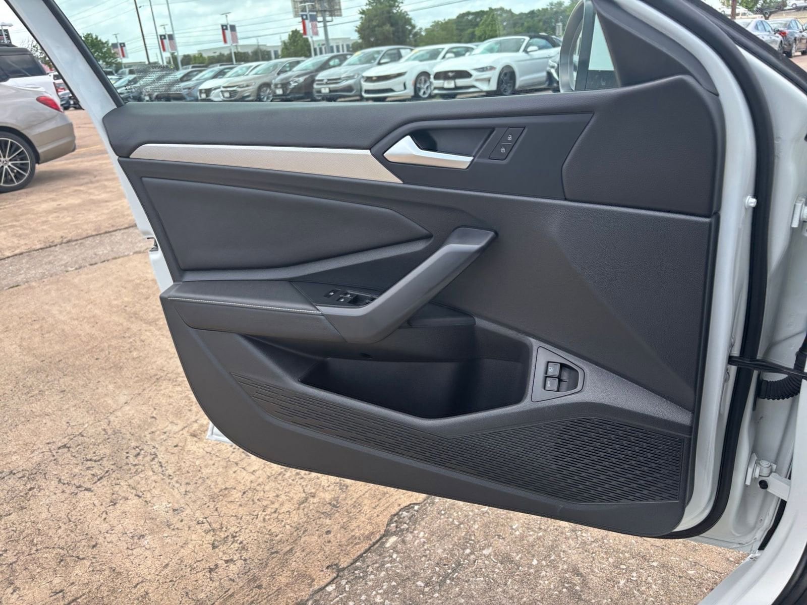Thumbnail: 2024 Volkswagen Jetta - 16