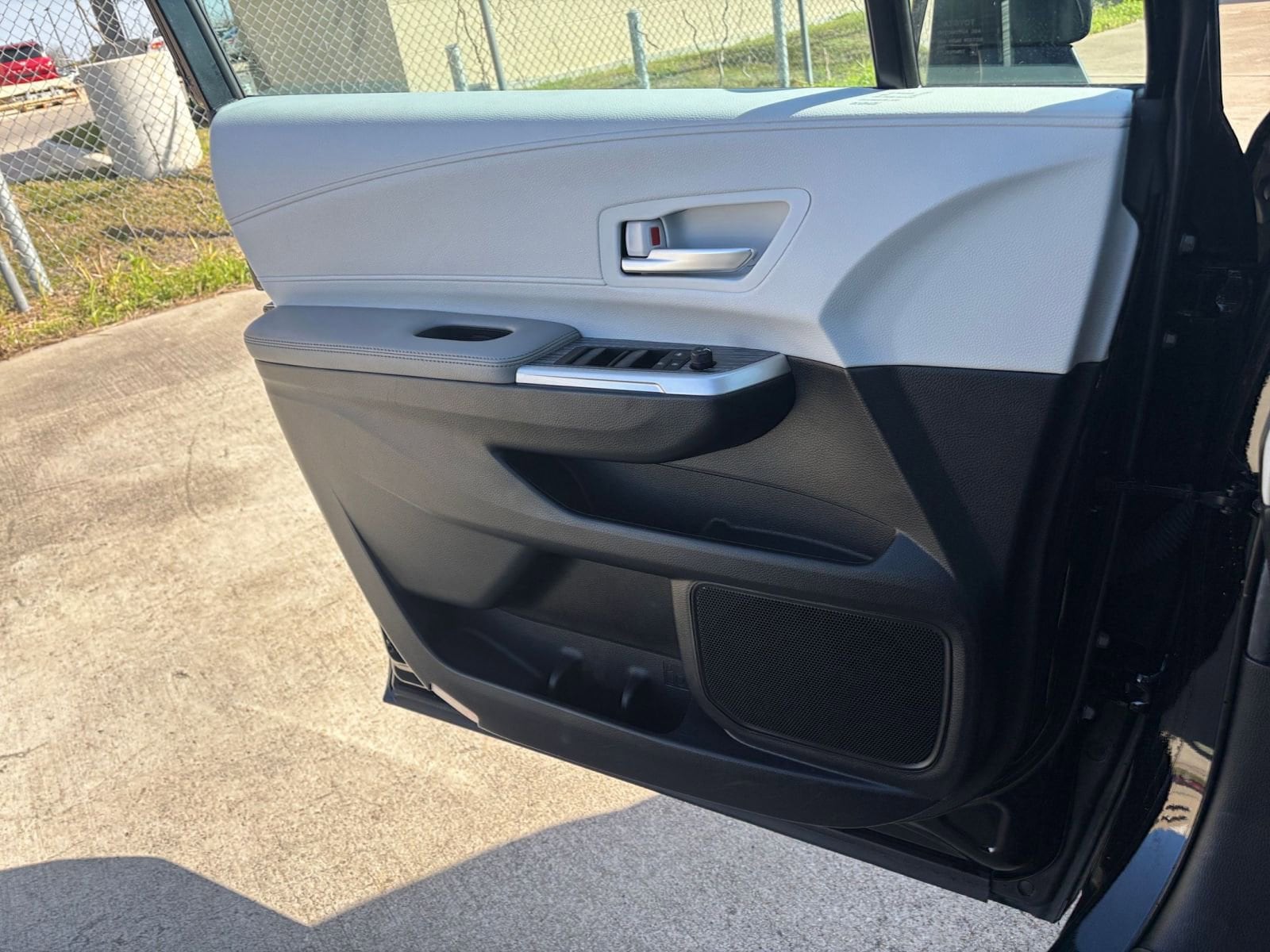 Thumbnail: 2025 Toyota Sienna - 21