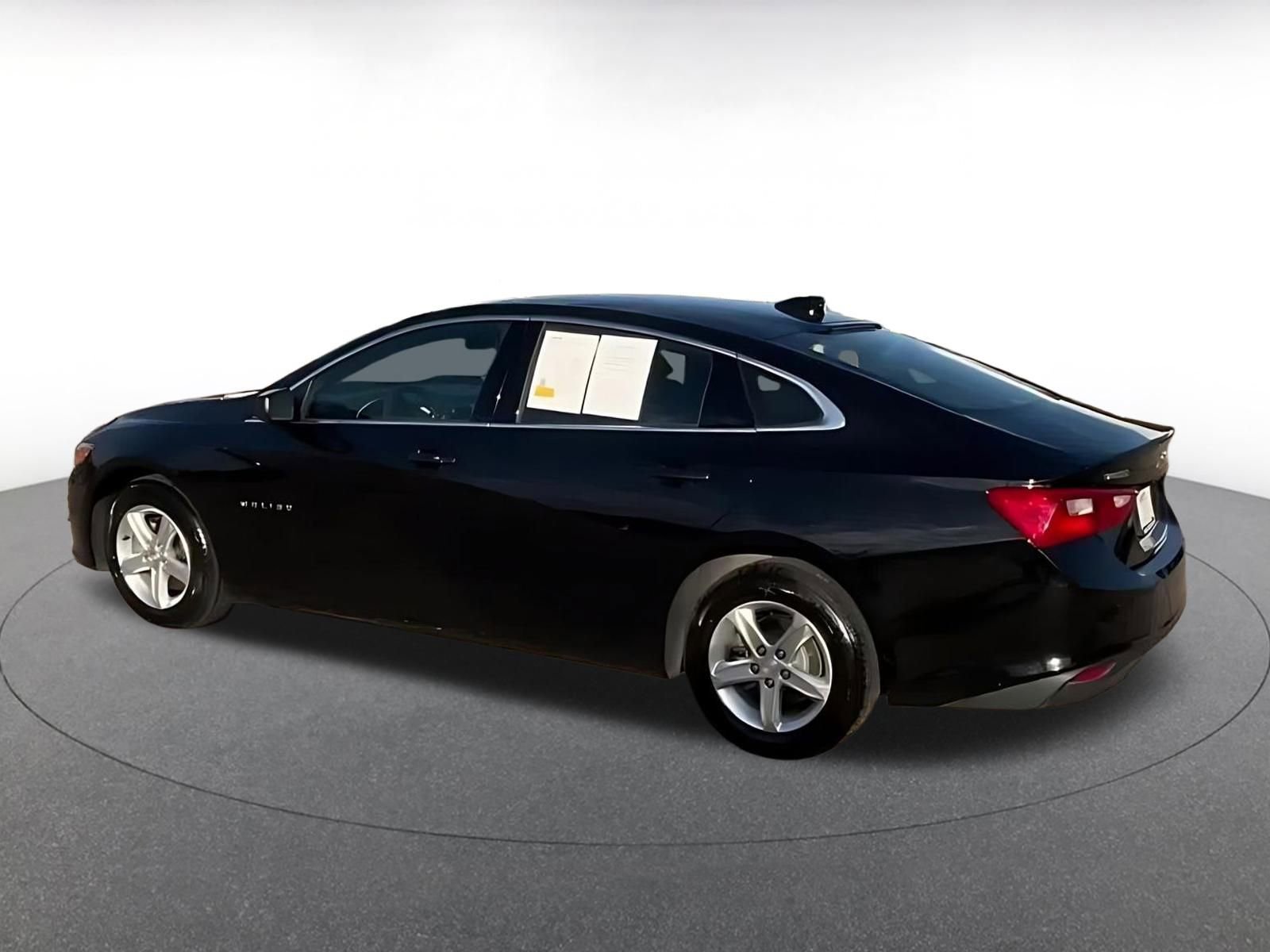 Thumbnail: 2023 Chevrolet Malibu - 10