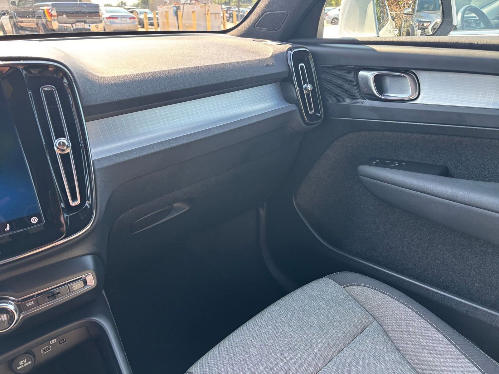 Thumbnail: 2024 Volvo XC40 - 35