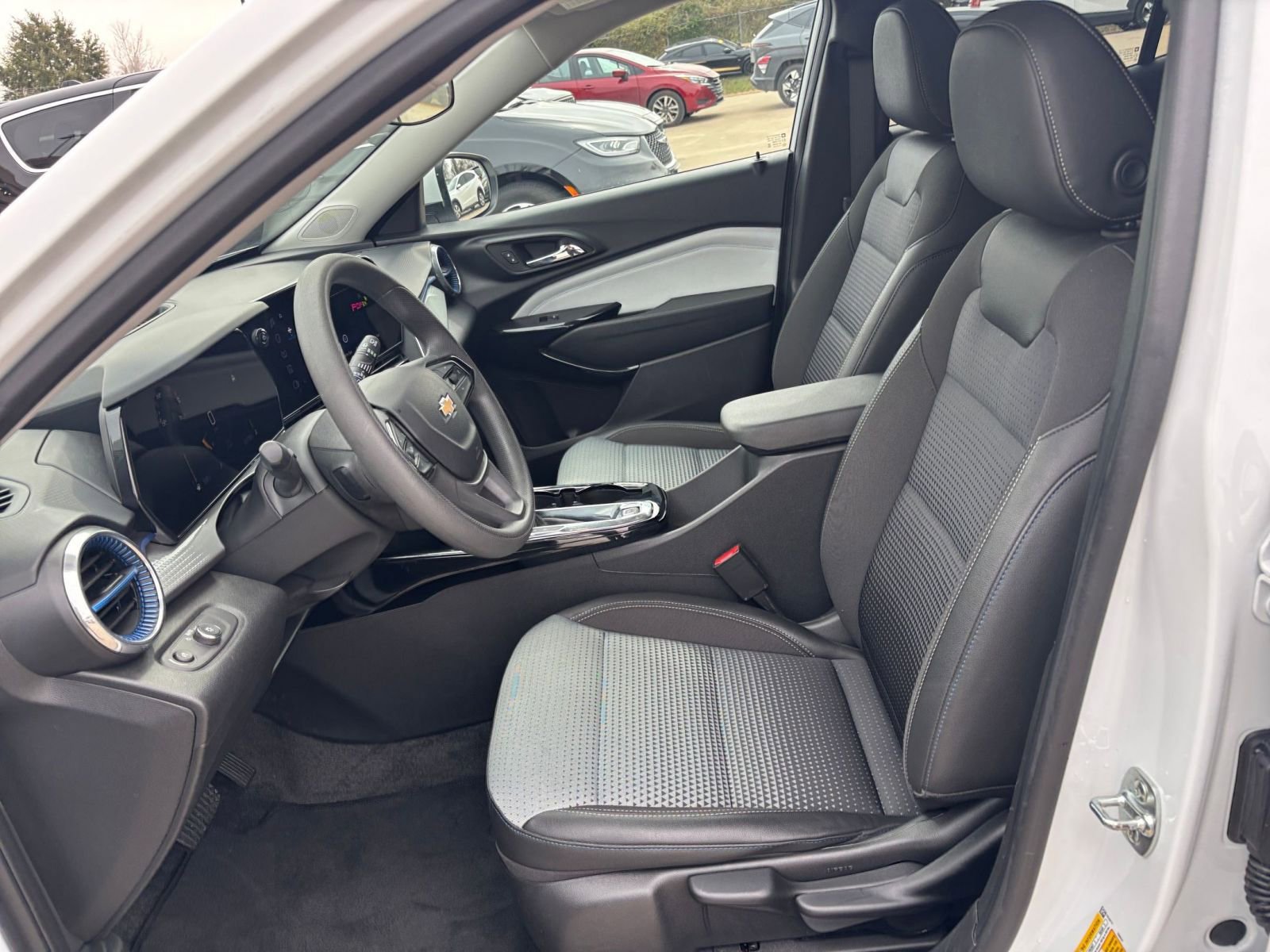 Thumbnail: 2025 Chevrolet Trax - 25