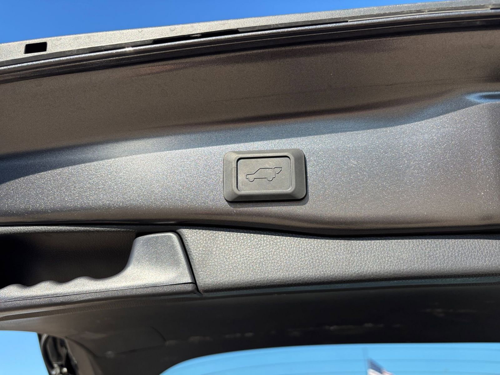 Thumbnail: 2025 Toyota RAV4 - 23