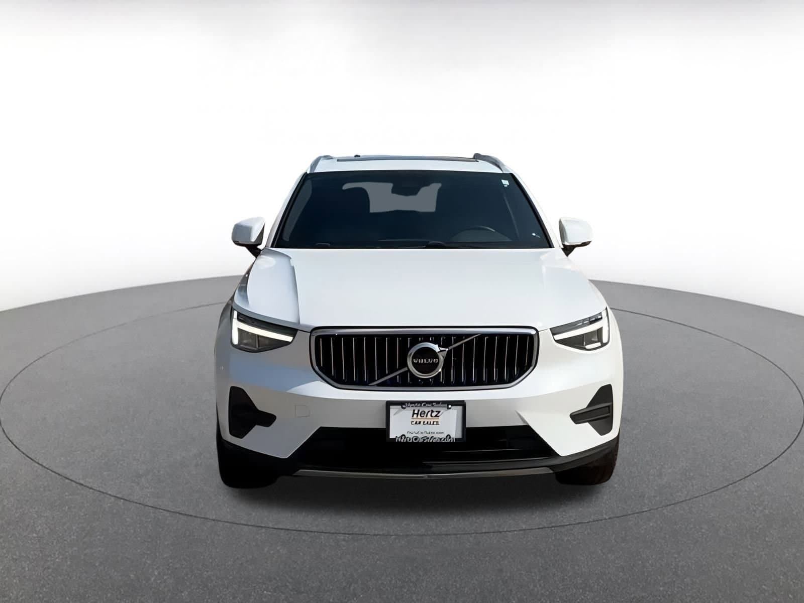 Thumbnail: 2024 Volvo XC40 - 4