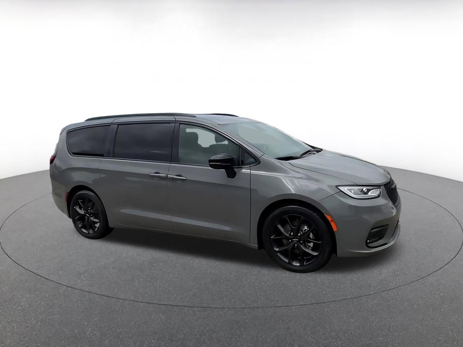 Thumbnail: 2025 Chrysler Pacifica - 2