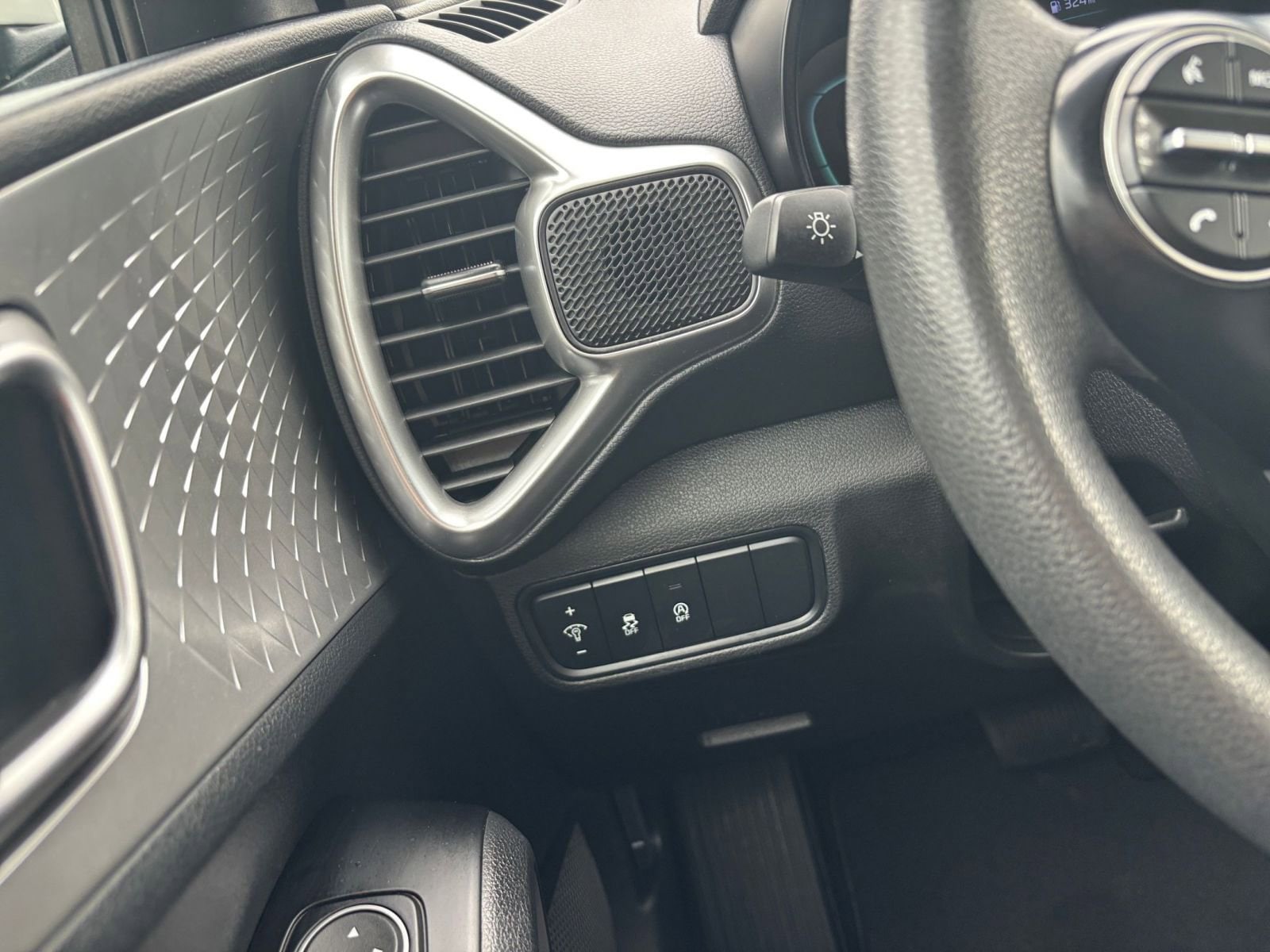 Thumbnail: 2023 Kia Soul - 32
