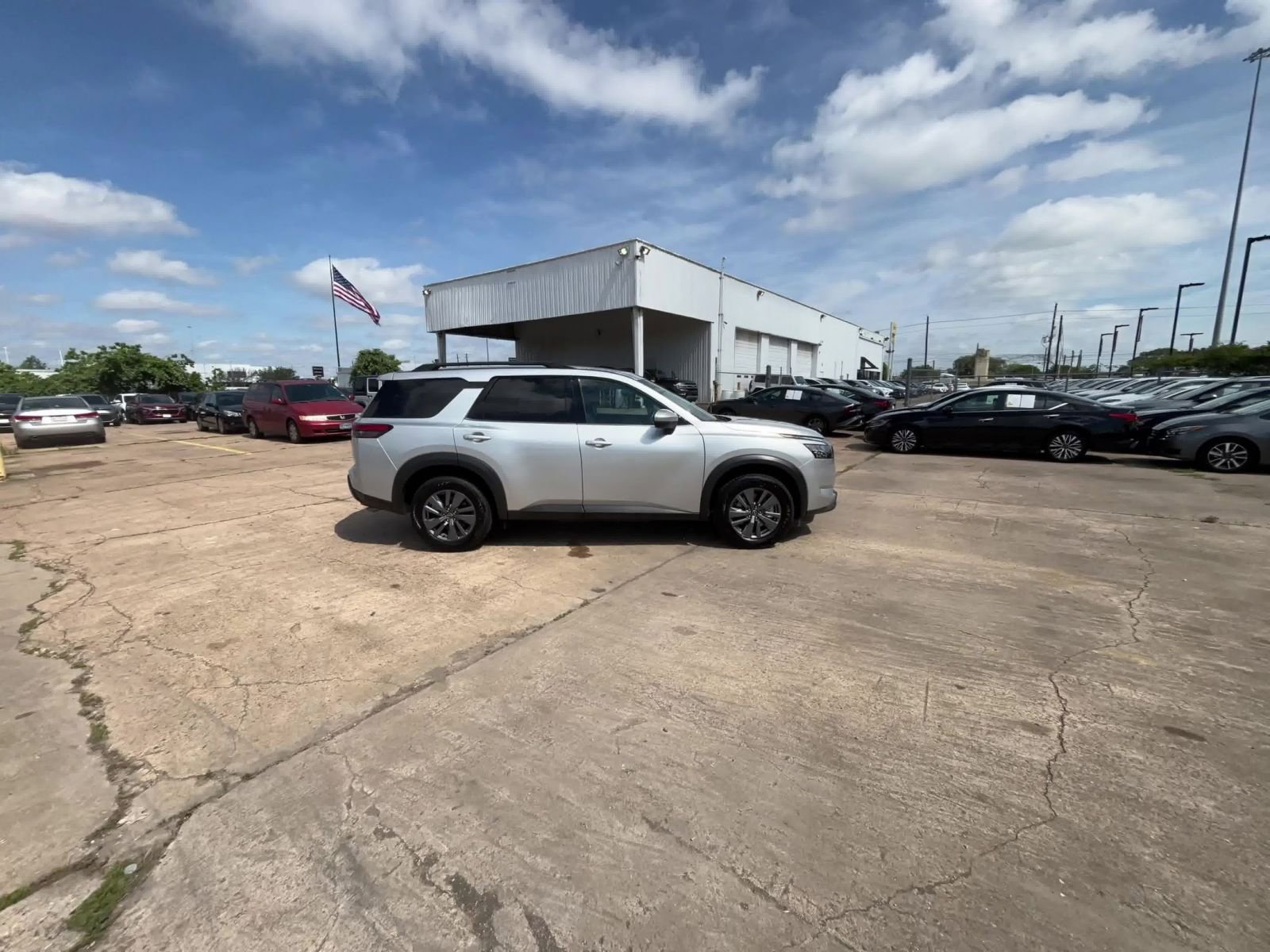 Thumbnail: 2025 Nissan Pathfinder - 16