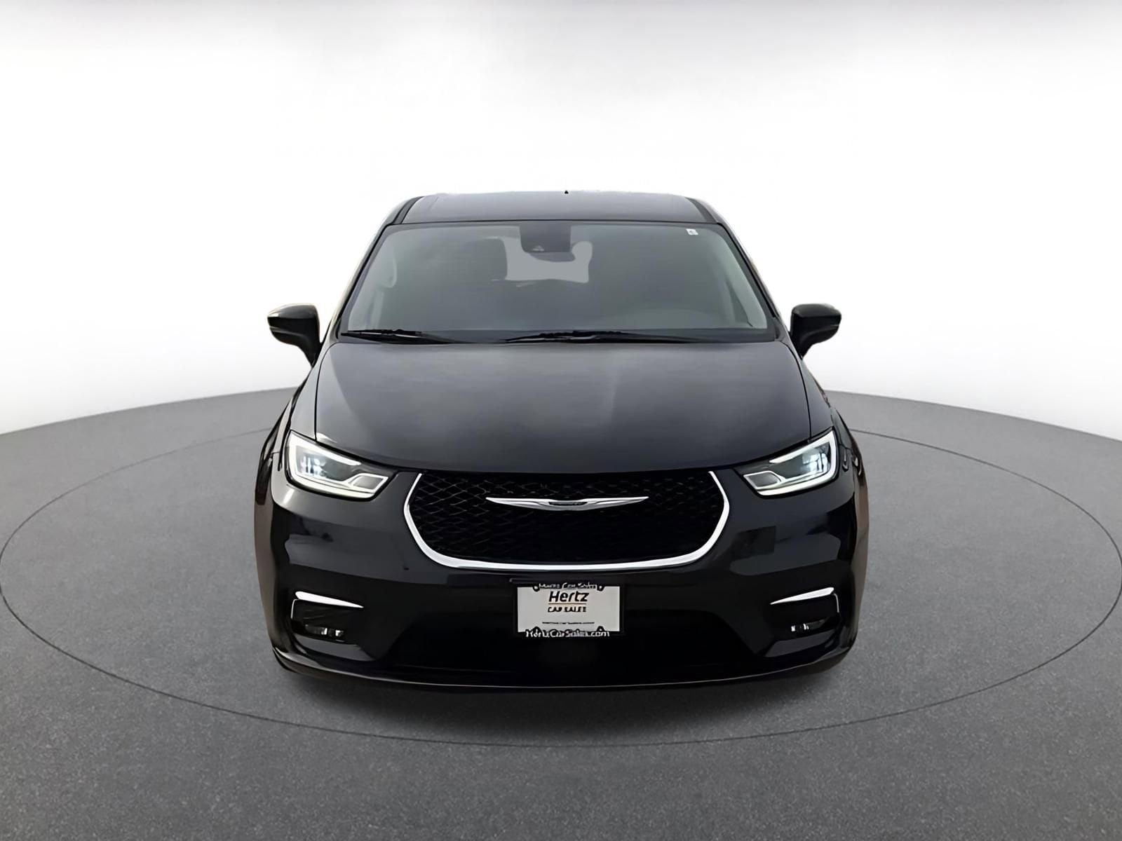 Thumbnail: 2023 Chrysler Pacifica - 4