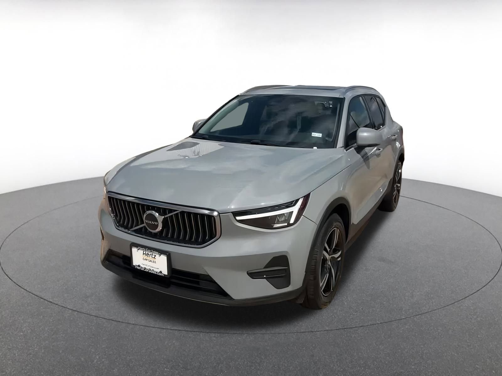 Thumbnail: 2024 Volvo XC40 - 4