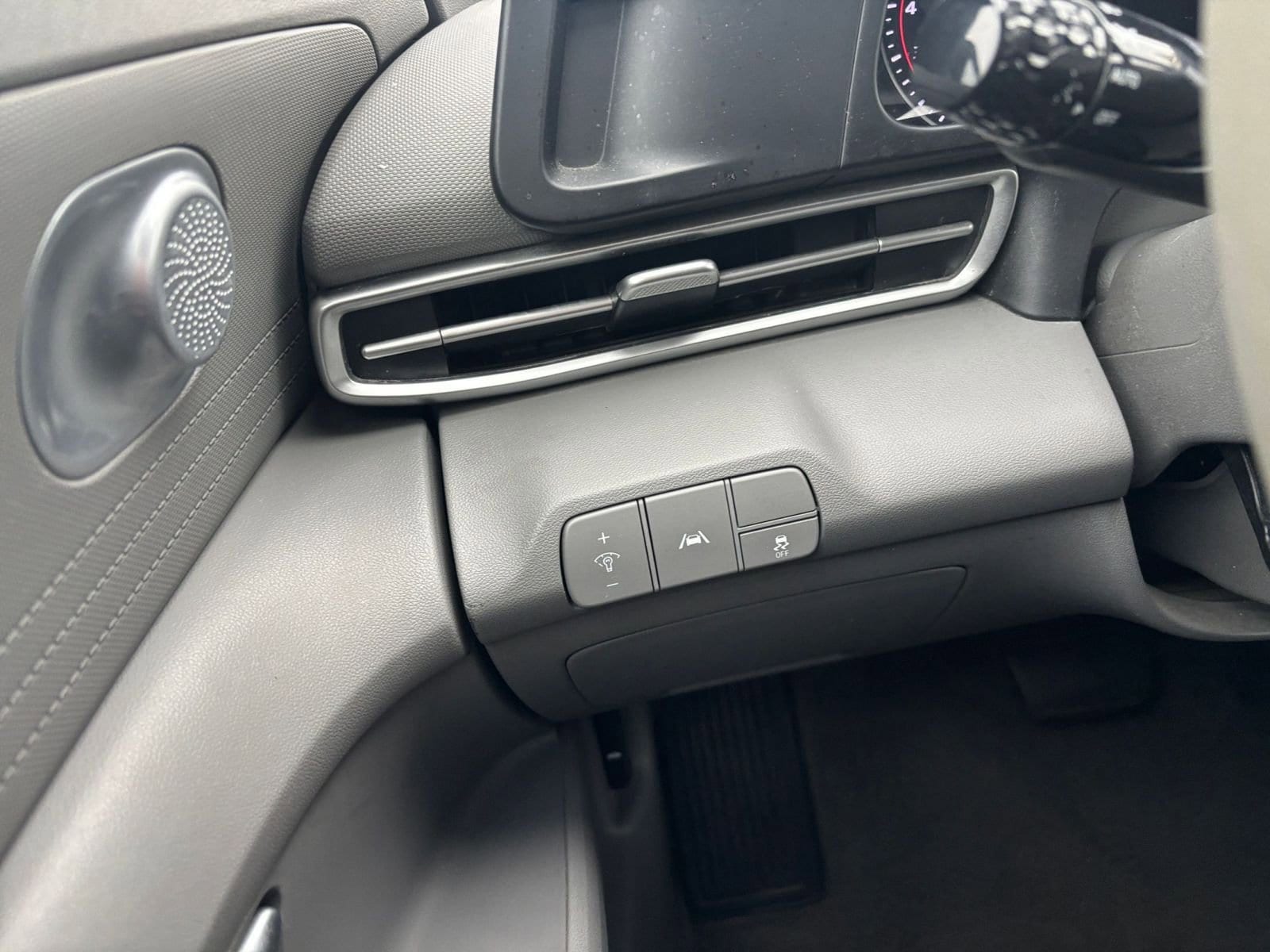 Thumbnail: 2023 Hyundai Elantra - 33