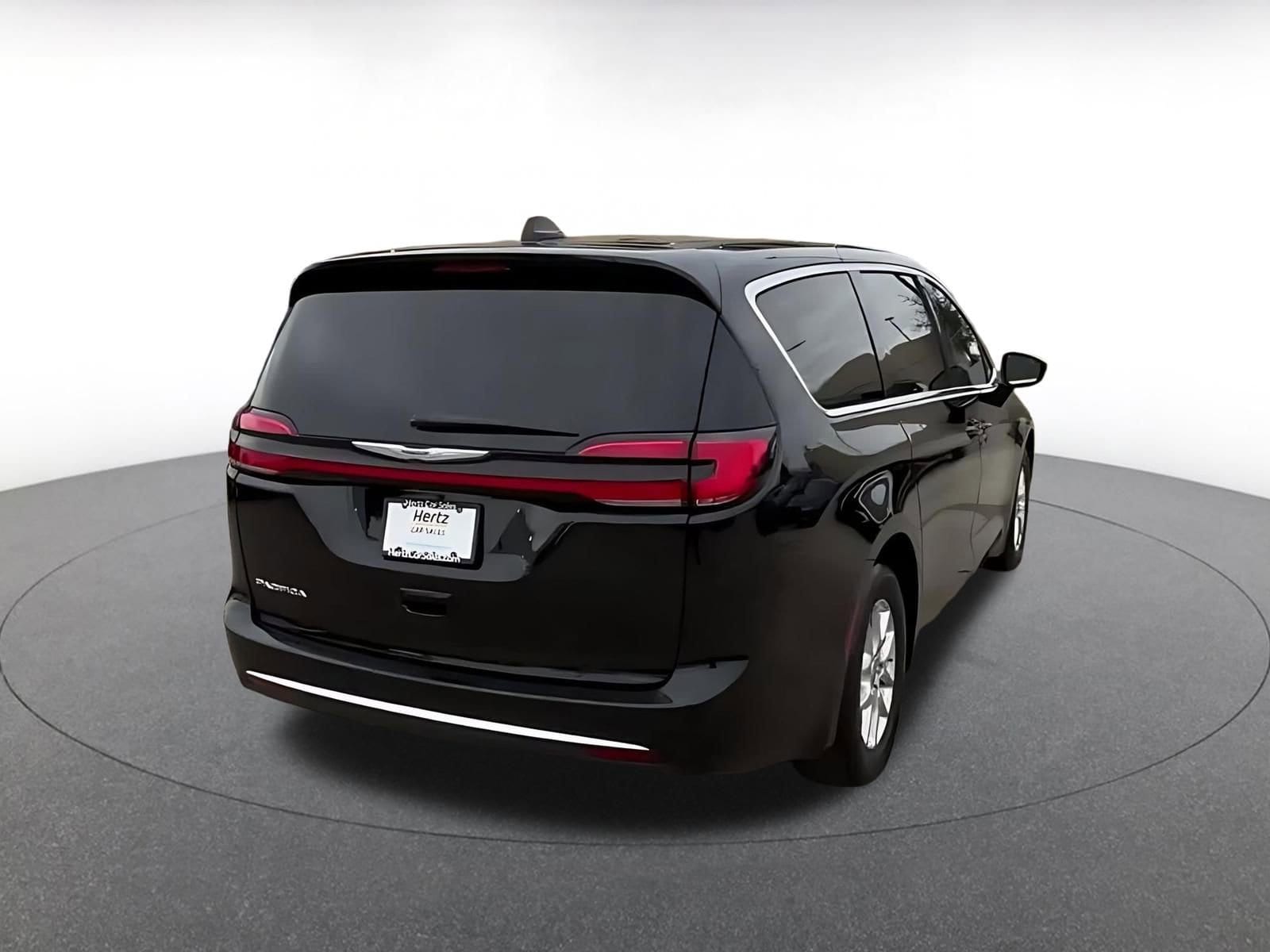 Thumbnail: 2025 Chrysler Pacifica - 14