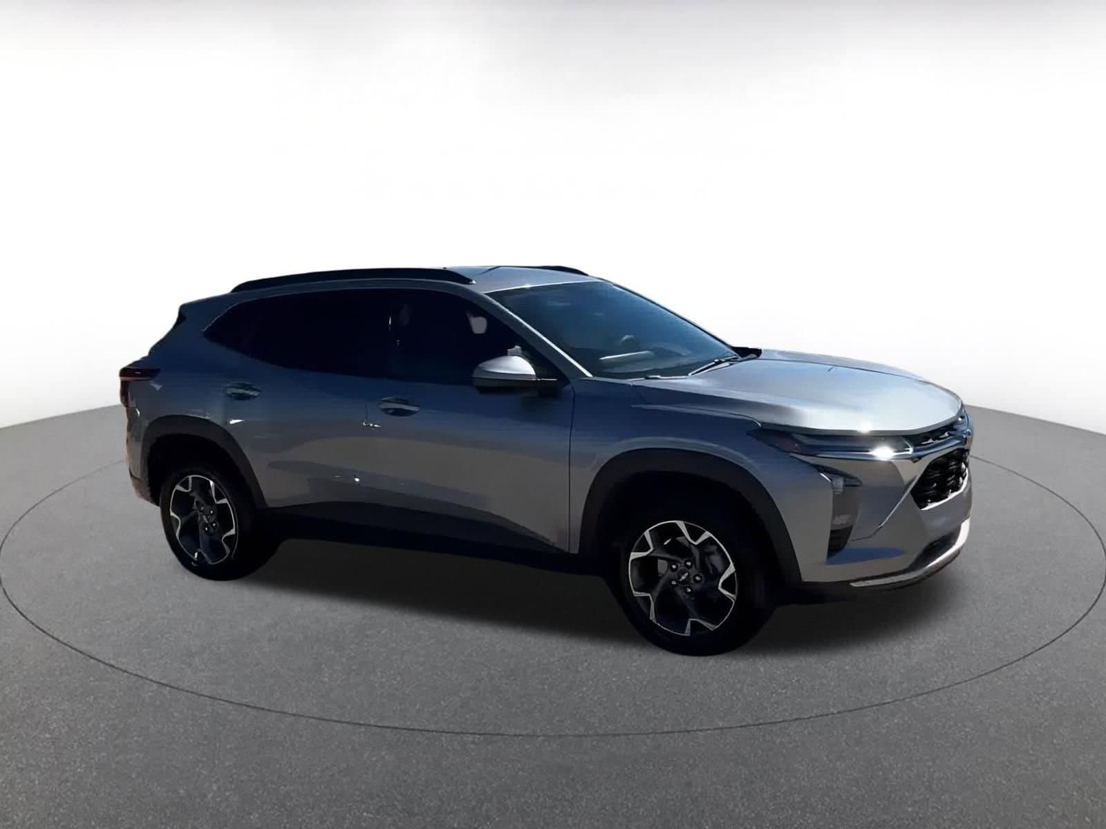 Thumbnail: 2025 Chevrolet Trax - 2