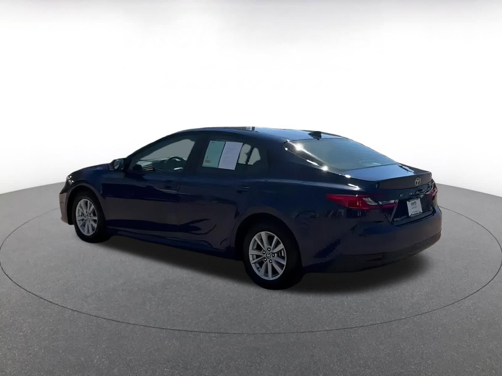 2025 Toyota Camry LE 8