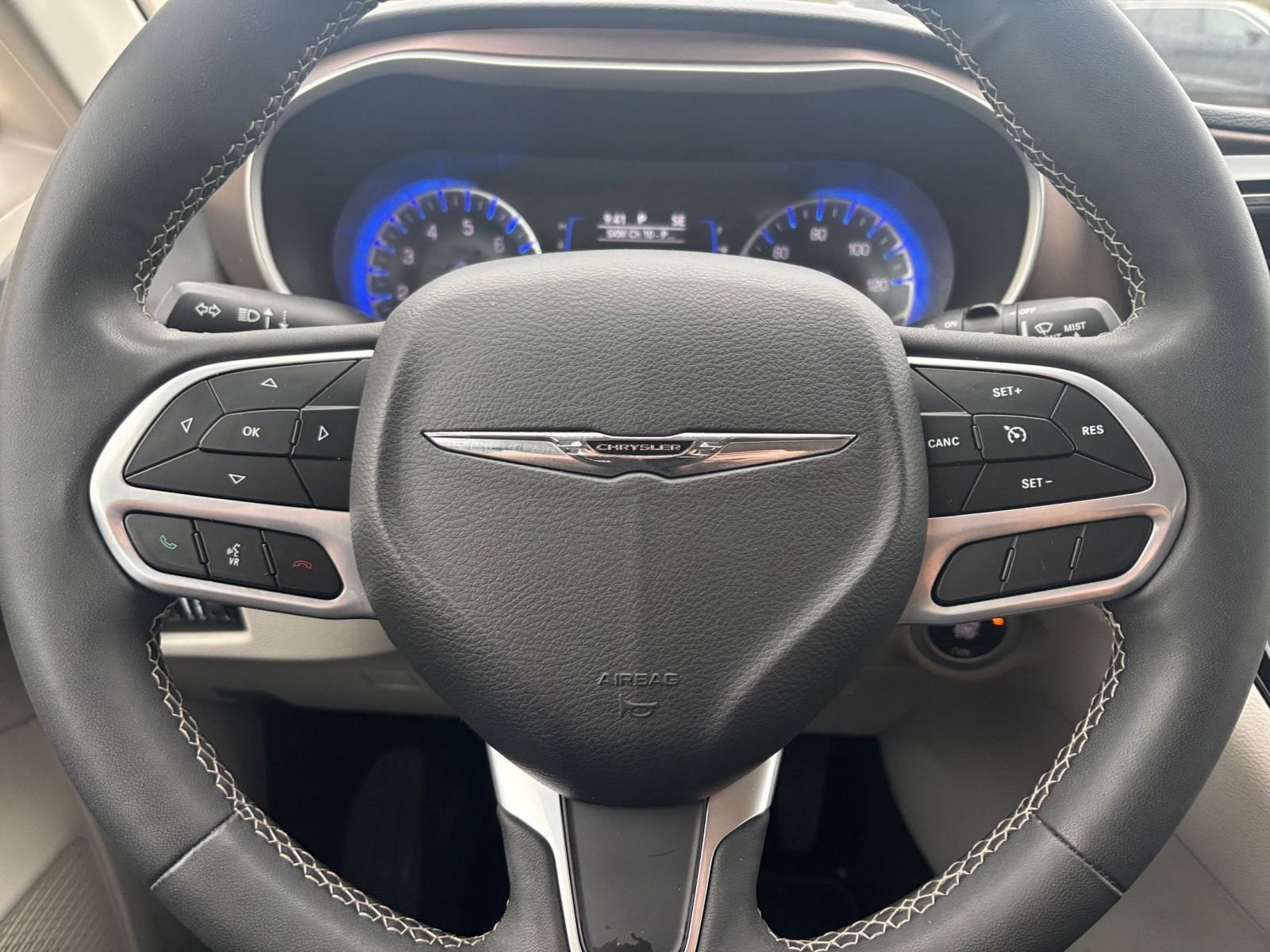 Thumbnail: 2023 Chrysler Voyager - 30