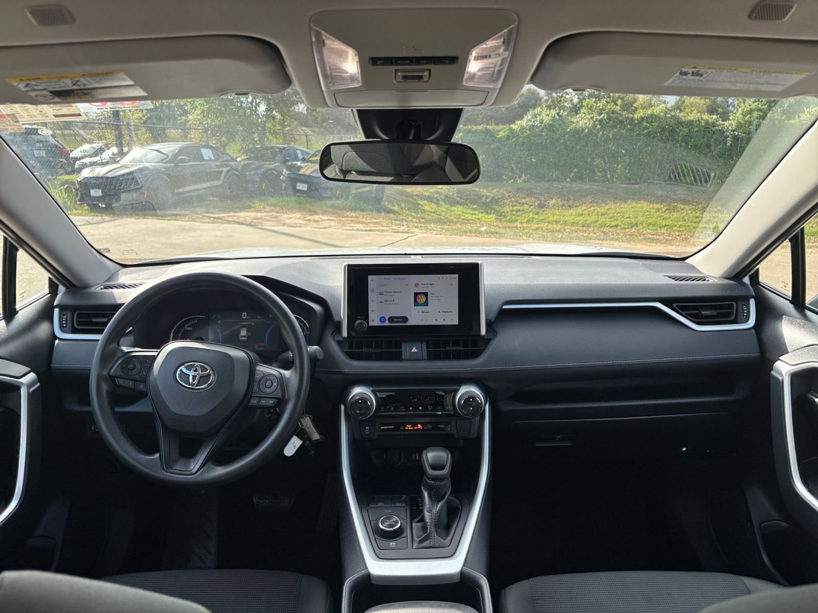 Thumbnail: 2025 Toyota RAV4 - 32