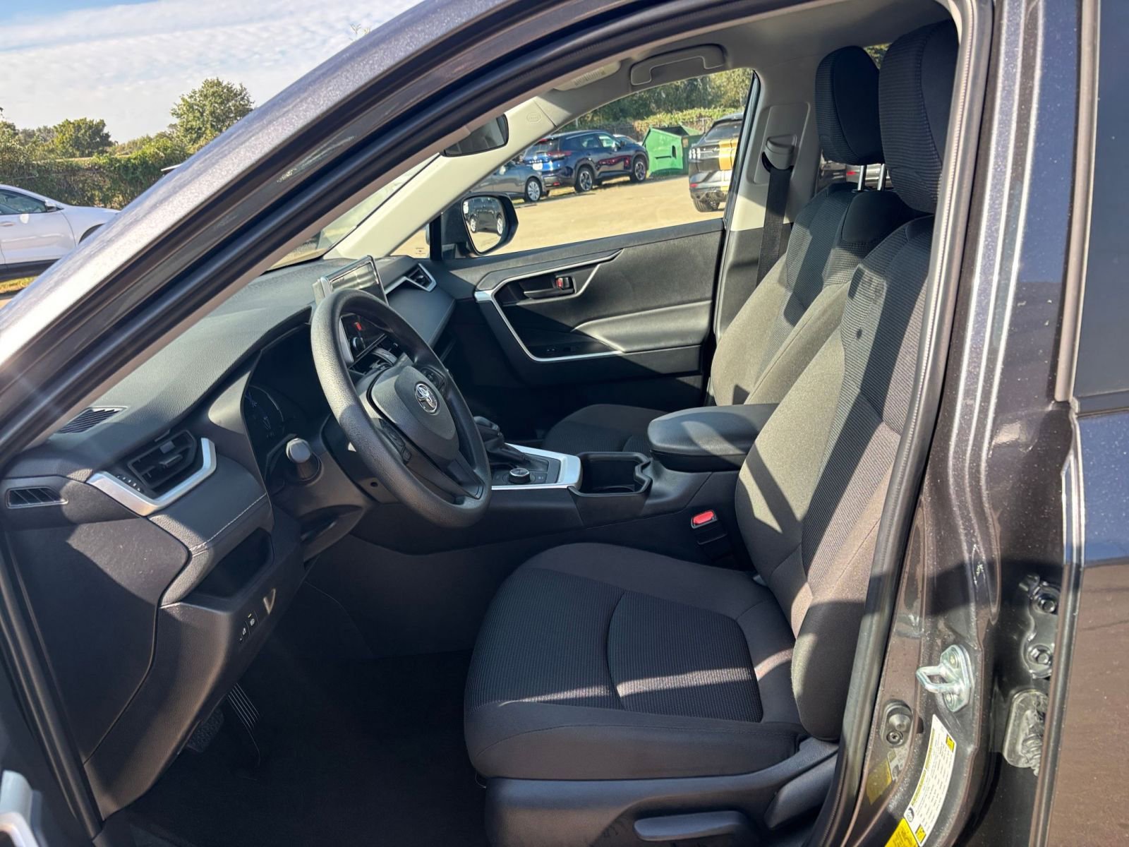 Thumbnail: 2025 Toyota RAV4 - 25