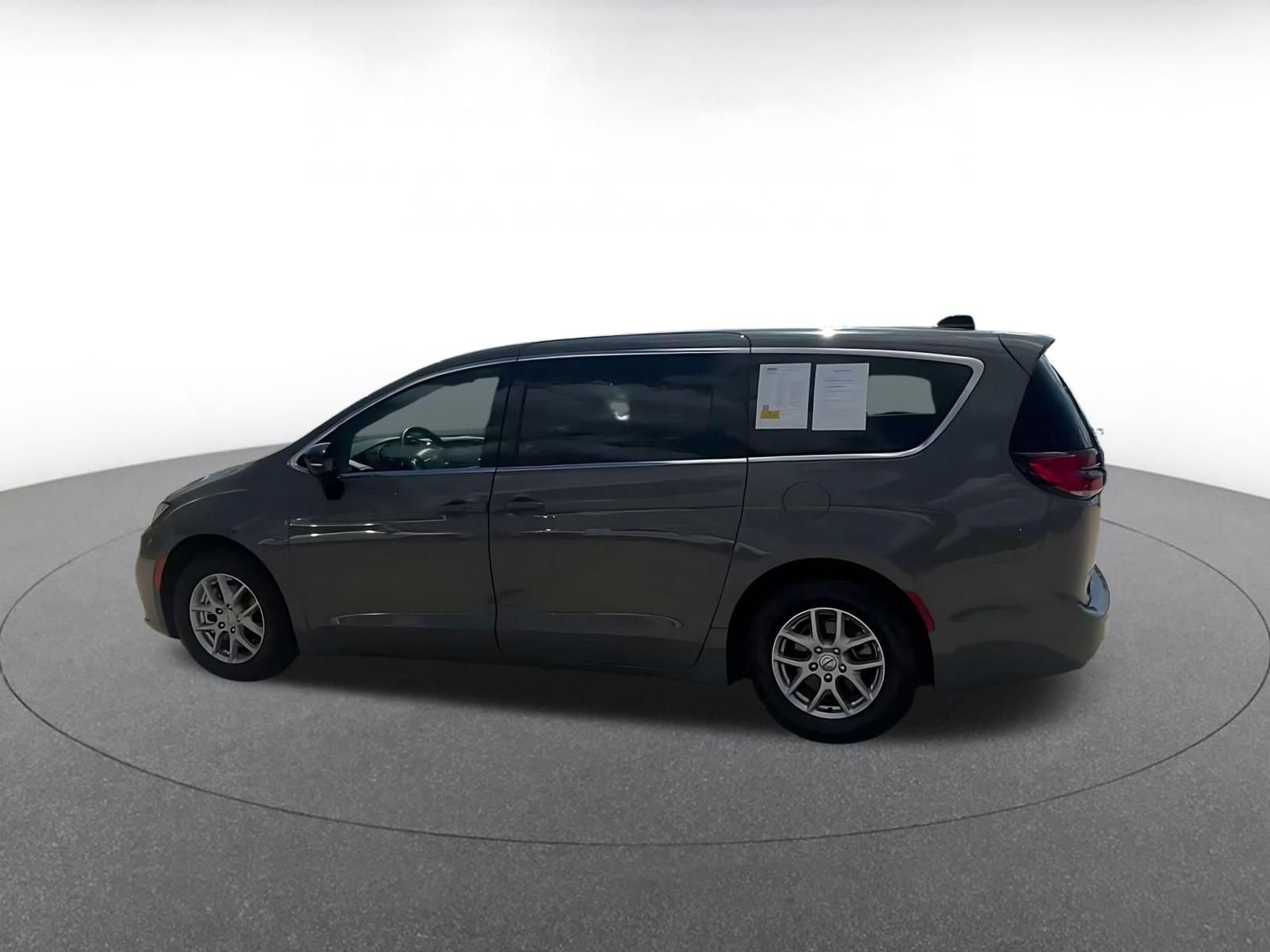 Thumbnail: 2025 Chrysler Pacifica - 8