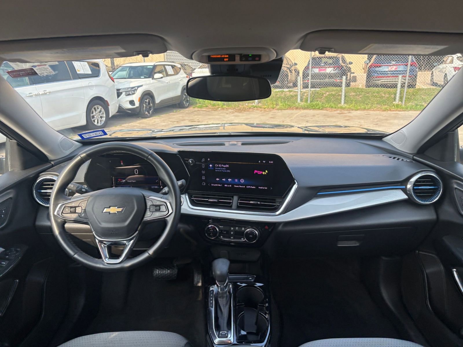 Thumbnail: 2025 Chevrolet Trax - 32