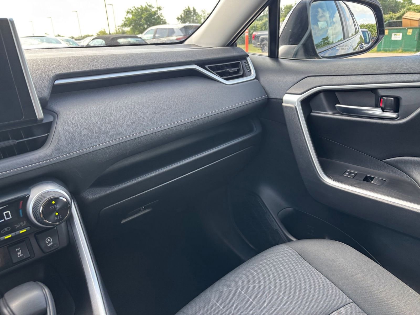 2024 Toyota RAV4 XLE 29