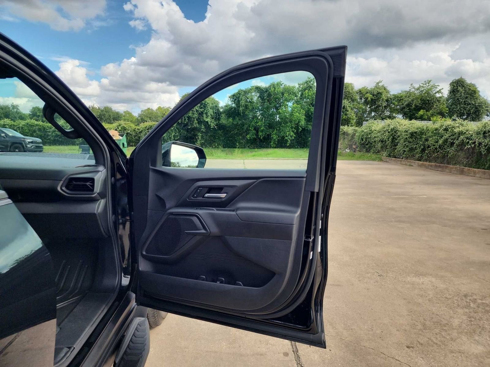Thumbnail: 2024 Chevrolet Silverado EV - 34