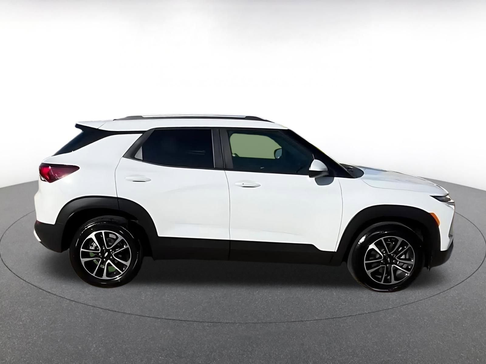 Thumbnail: 2025 Chevrolet TrailBlazer - 16