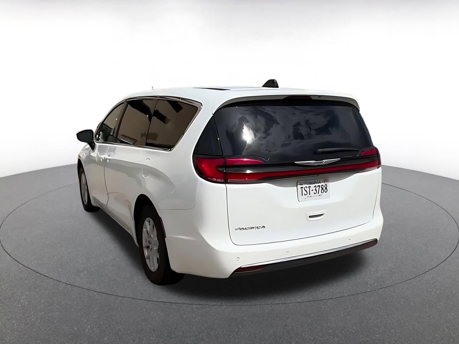 Thumbnail: 2023 Chrysler Pacifica - 11