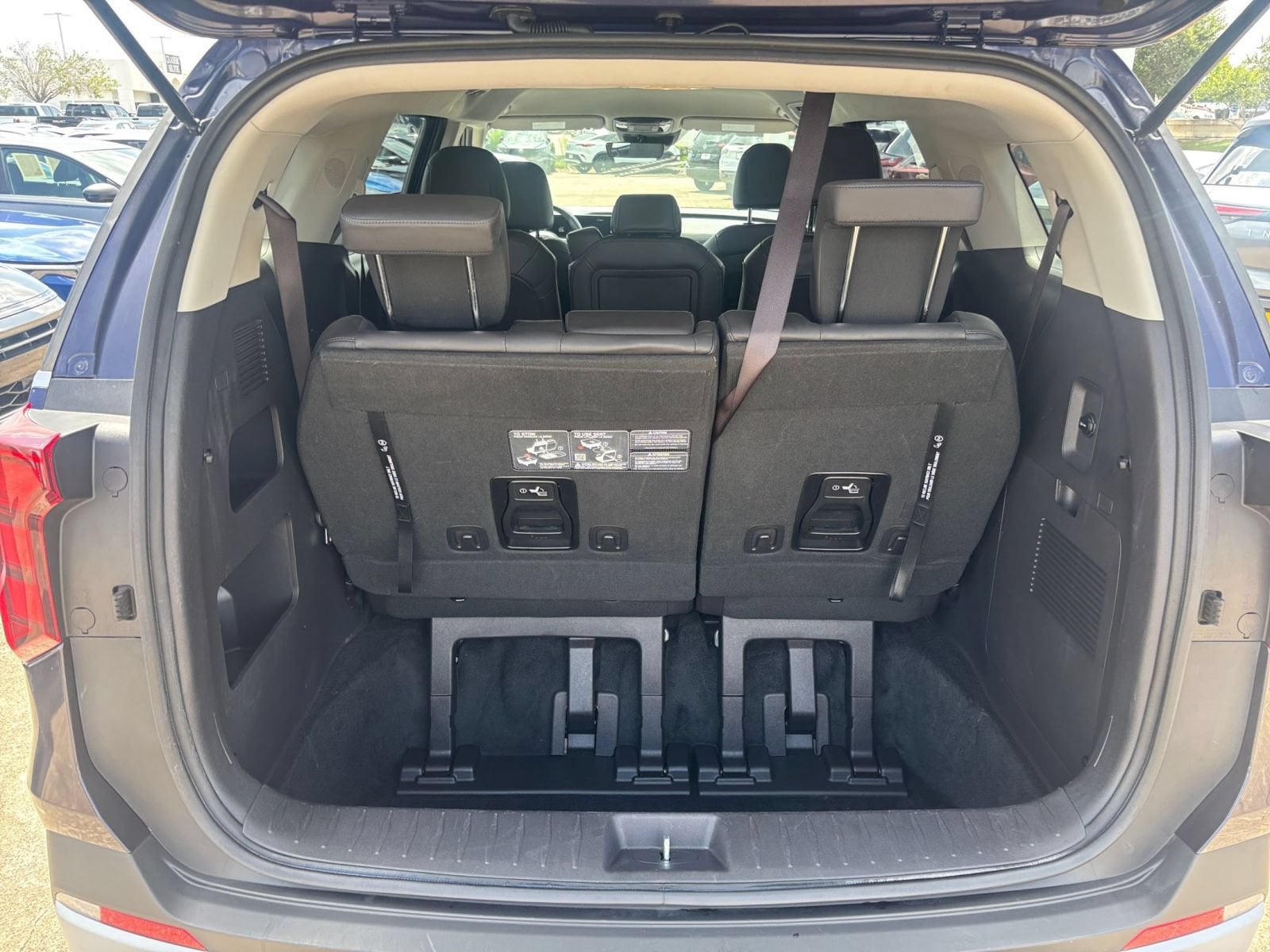 Thumbnail: 2026 Kia Carnival - 34