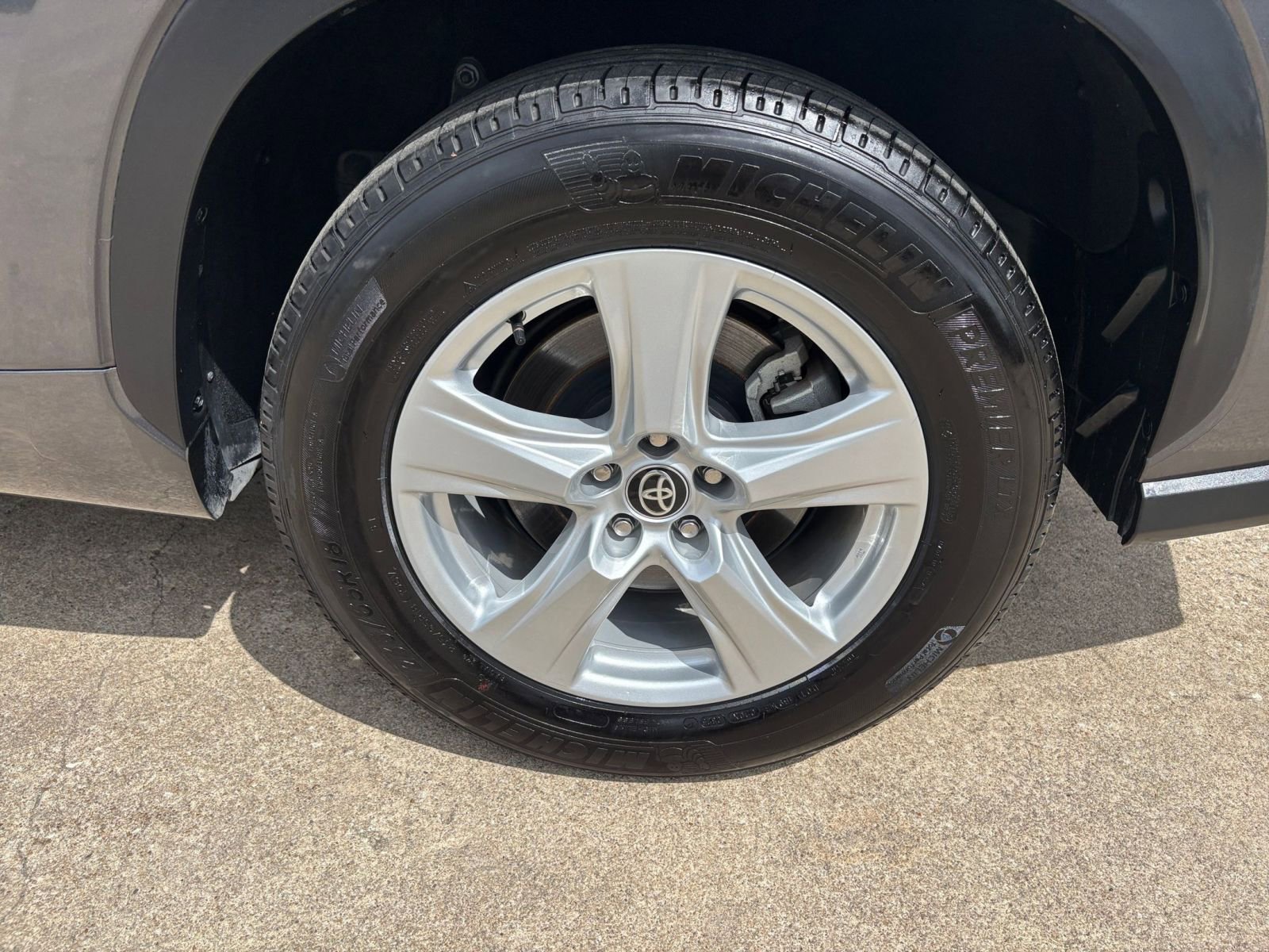 Thumbnail: 2025 Toyota Highlander - 32