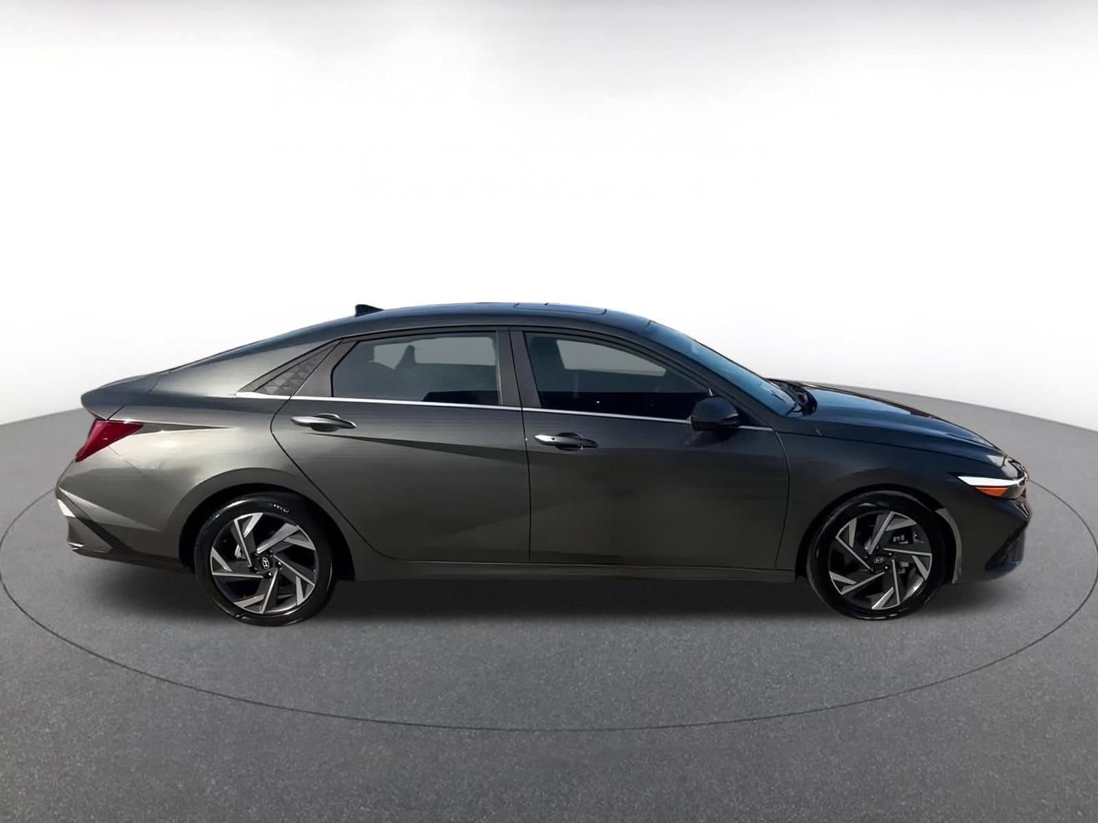 Thumbnail: 2025 Hyundai Elantra - 16